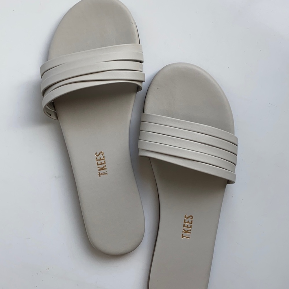 BRAND NEW TKEE SANDAL!!!!!